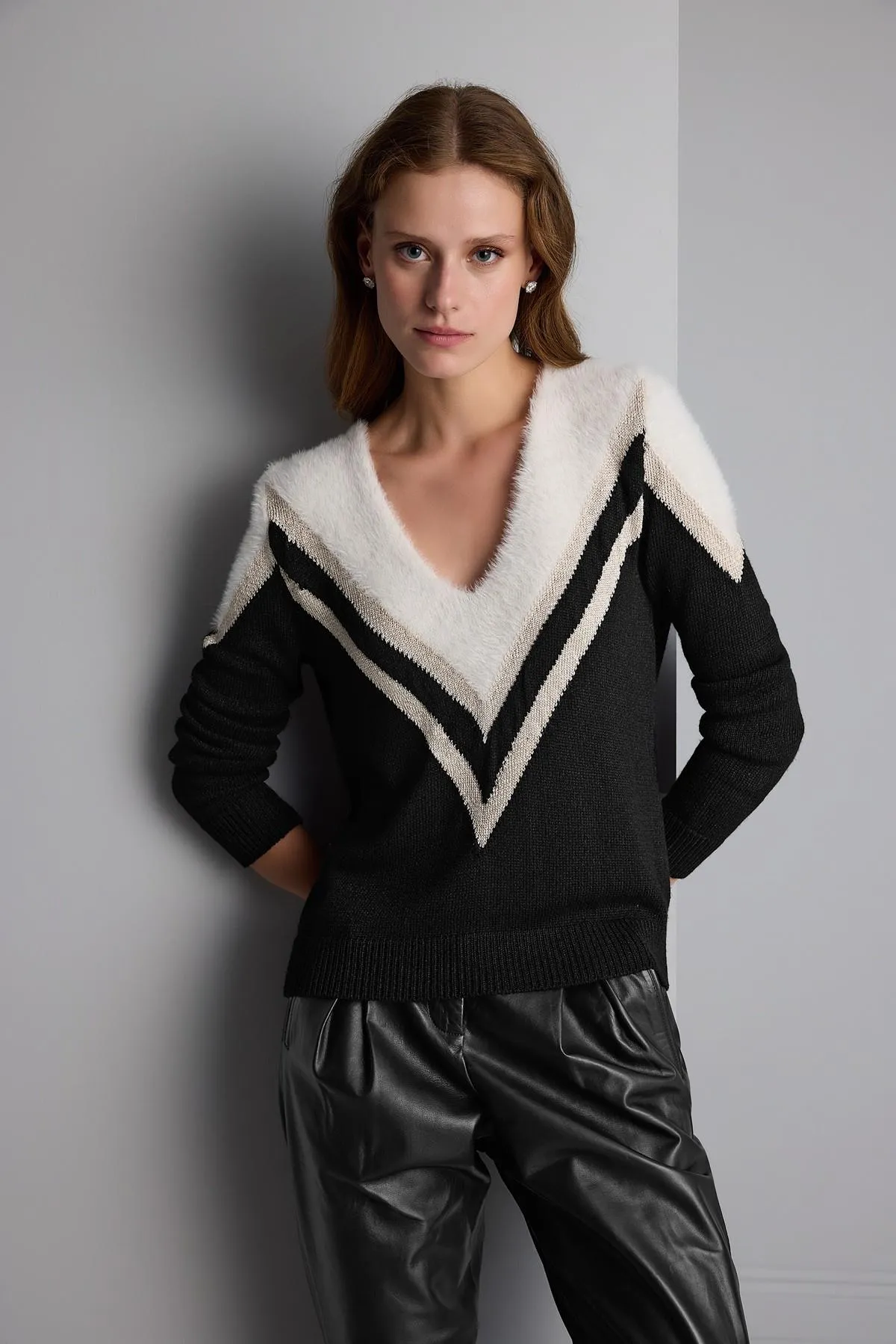 Bearded Yarn Gold Glitter Black Knitwear Sweater