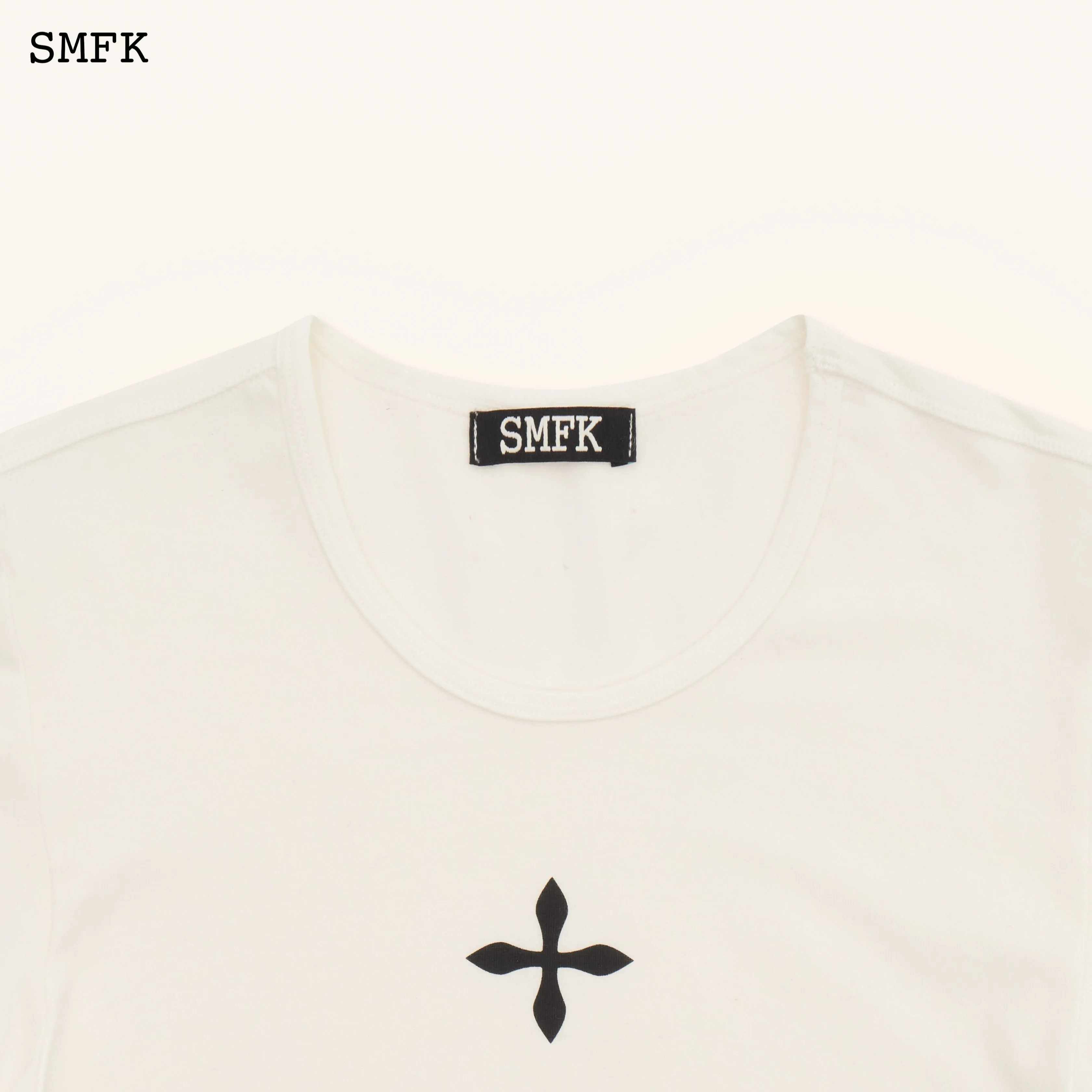 Compass Cross Classic Sporty Tights Tee In White
