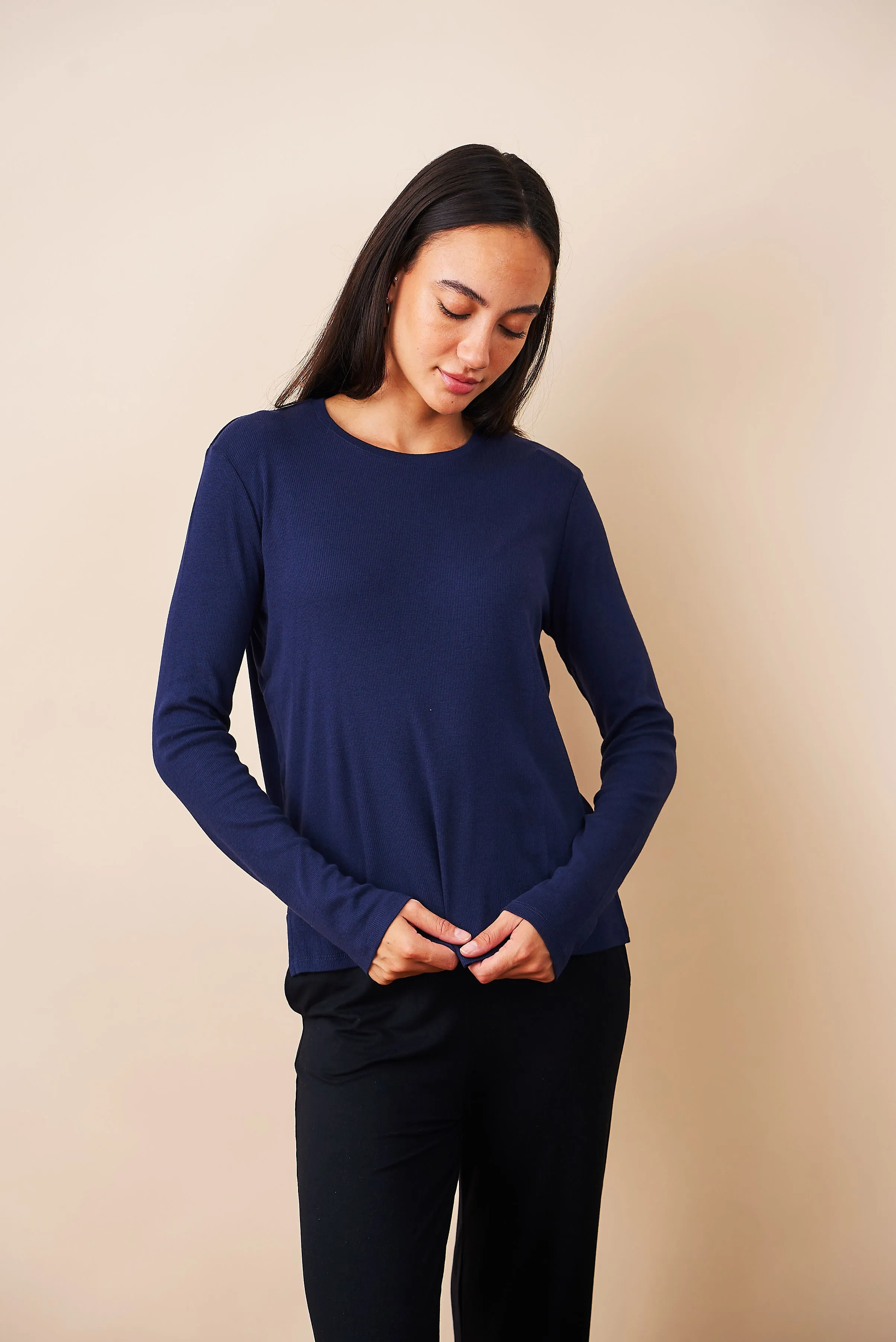 Majestic Silk Stretch Semi Relaxed Ribbed Crewneck in Encre