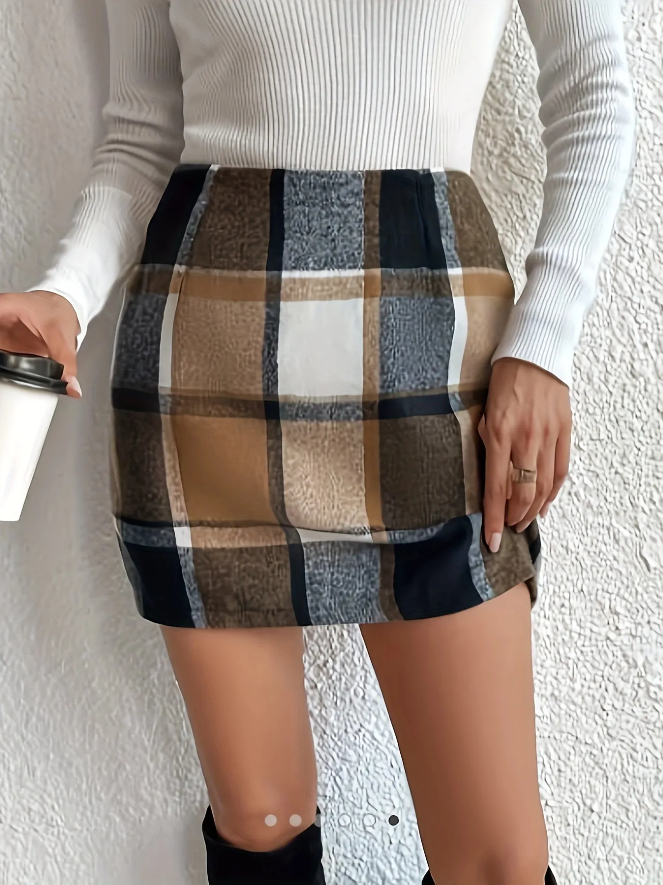Trendy Tartan Mini Skirt: Easy-Care, Zipper Detail, Perfect for Spring-Fall Casual Wear